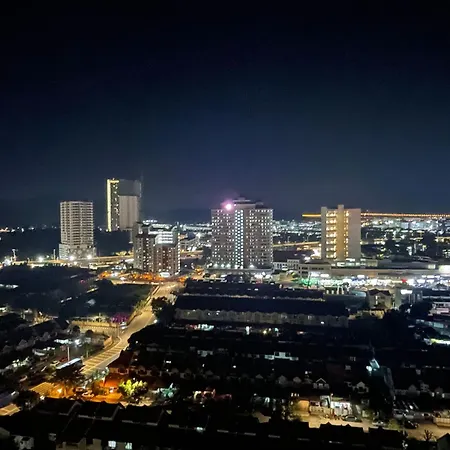 New 6Pax Soho Near Usm & Spice Arena & Airport Apartamento